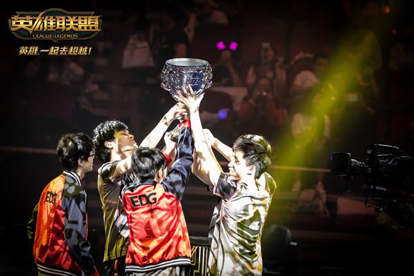 吸引 吸引